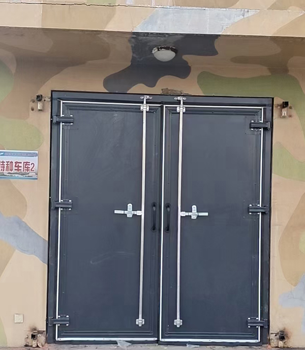 镜铁区工业平开门