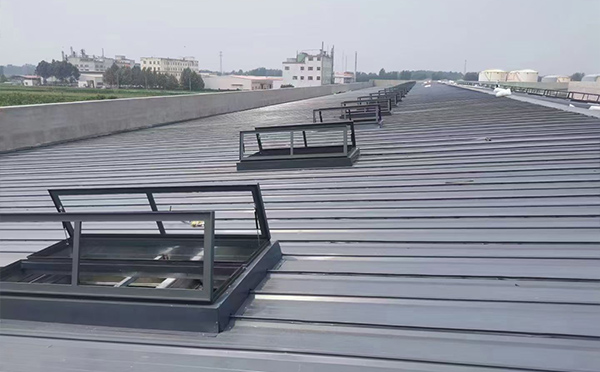 某中学室内体育馆镜铁区排烟窗改造项目