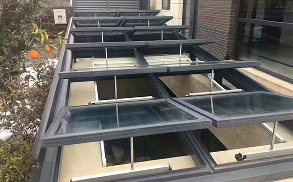 某轨道交通车辆维修车间镜铁区排烟窗应用