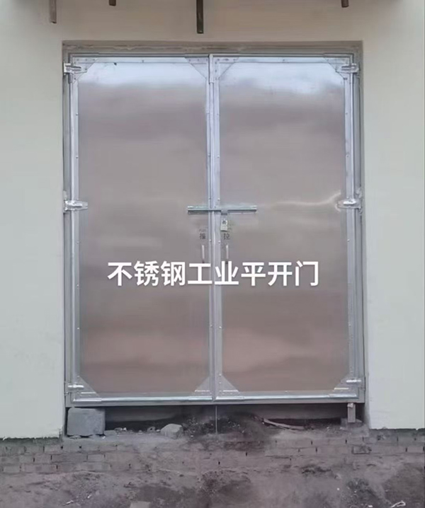 不锈钢镜铁区工业平开门在现代工业场景中的应用实践