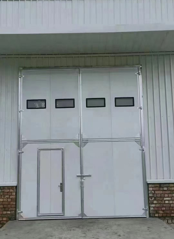 镜铁区工业门在设备装配车间出入口的实施记录