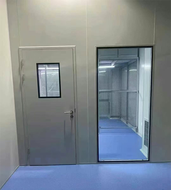 学校教学楼完成镜铁区防火门标准化安装